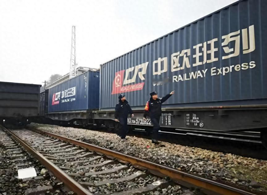 中国北极快航首航，不到24小时，波兰扛不住了，宣布重开中欧班列

这年头，国际物