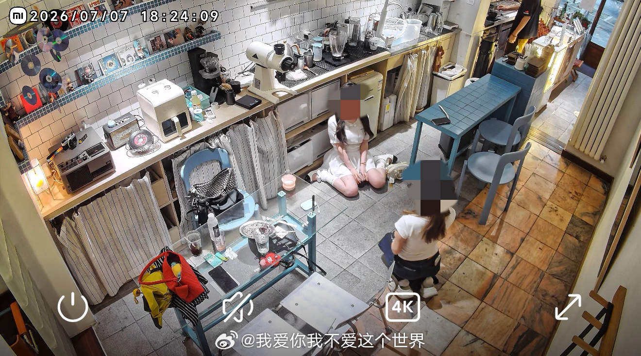 我真惊呆了我开的是咖啡店吧 店里也有其他的客人你拍照开闪光灯就算了 店员劝阻五次
