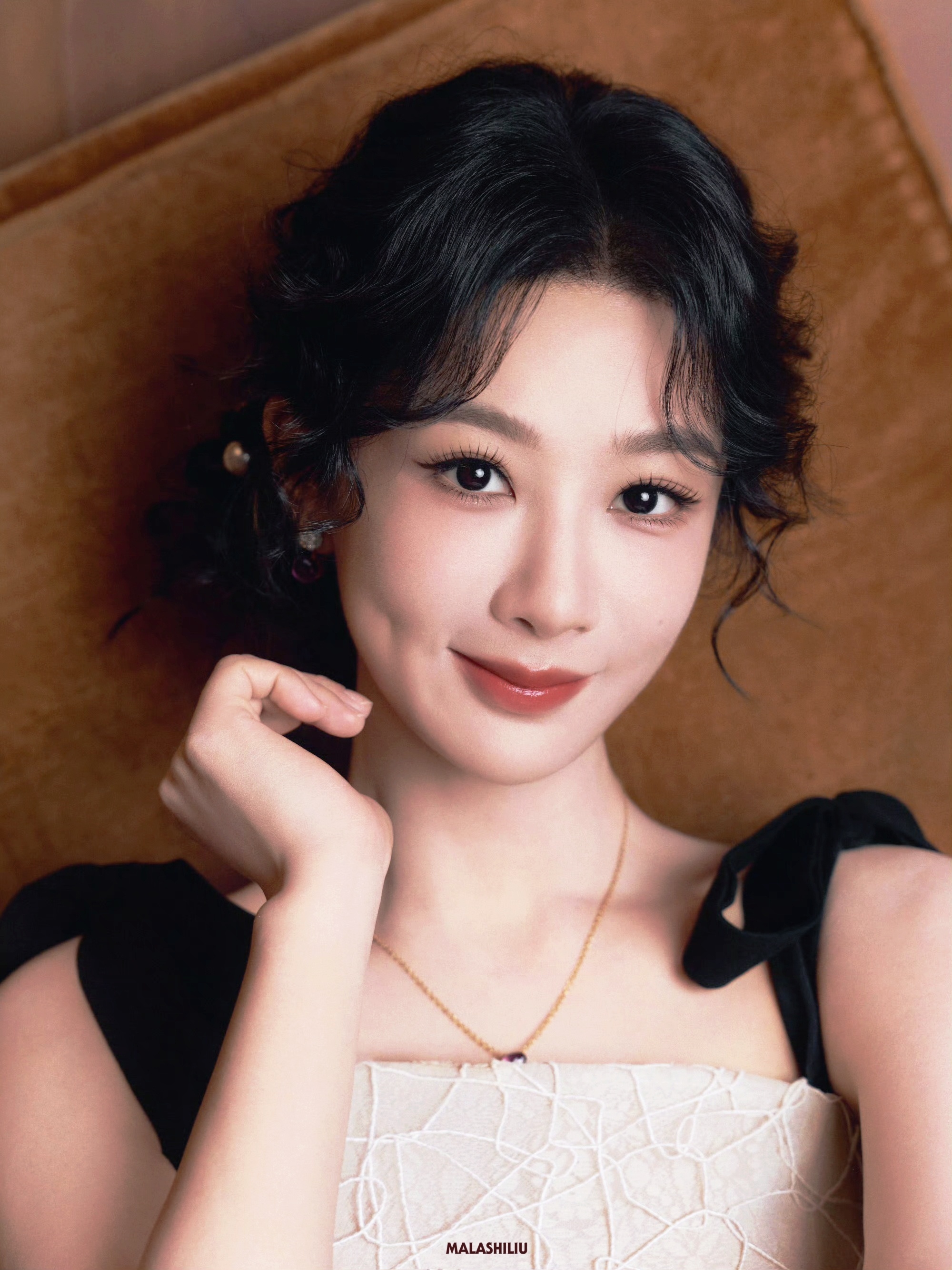 杨紫 🌳杨紫生命树  杨紫白菊“将日落打翻绘出黄昏赠予热爱生活的你” "𝑲?