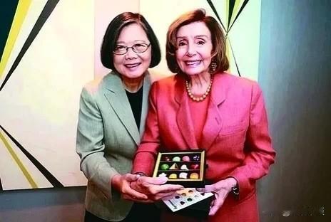蔡英文窜访美国会晤裴洛西 

蔡英文窜访美国，在美史丹佛大学举办的“安全研讨会”