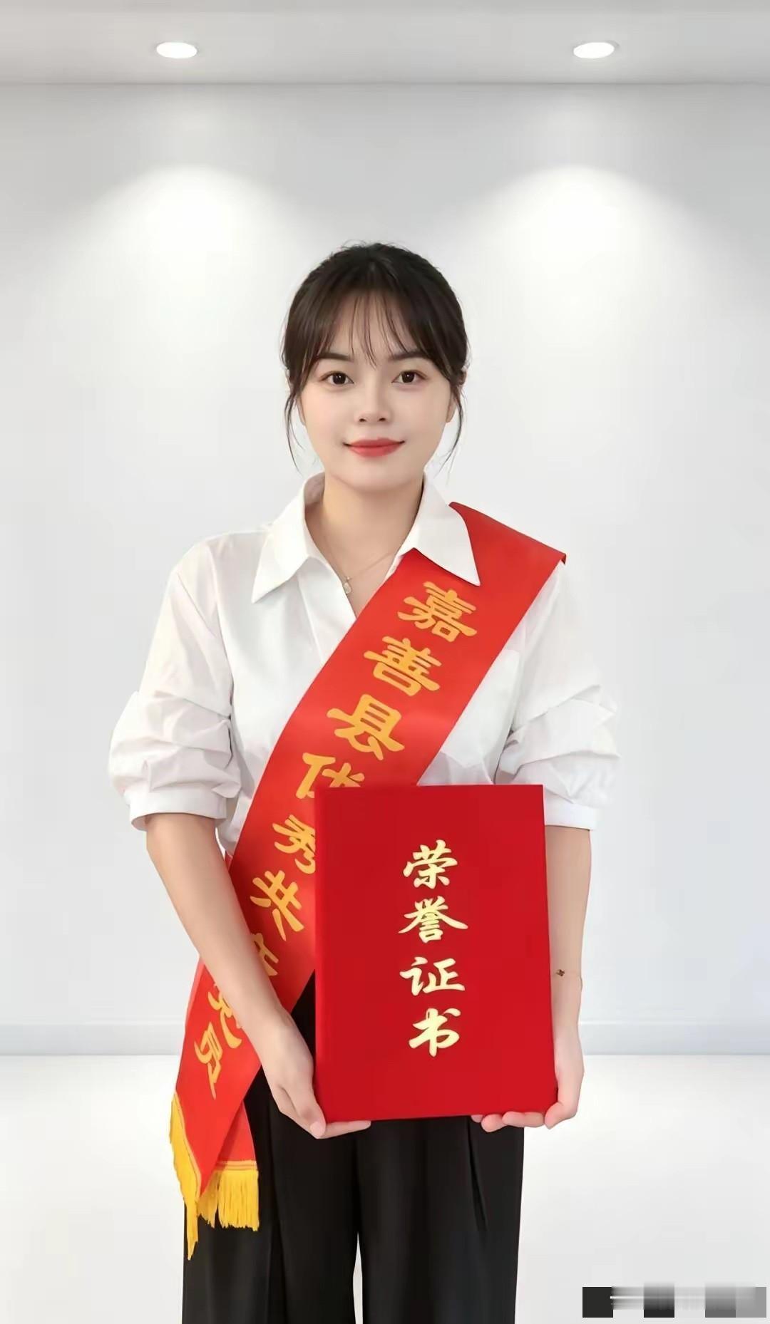 那个699分的河南女孩韩雅平，查完分数后，第一个电话打给的不是爸妈，而是一个远在
