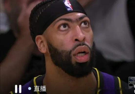 裁判不保湖人了，主场首节判浓眉戴维斯3犯规！
    2月10号，湖人主场背靠背