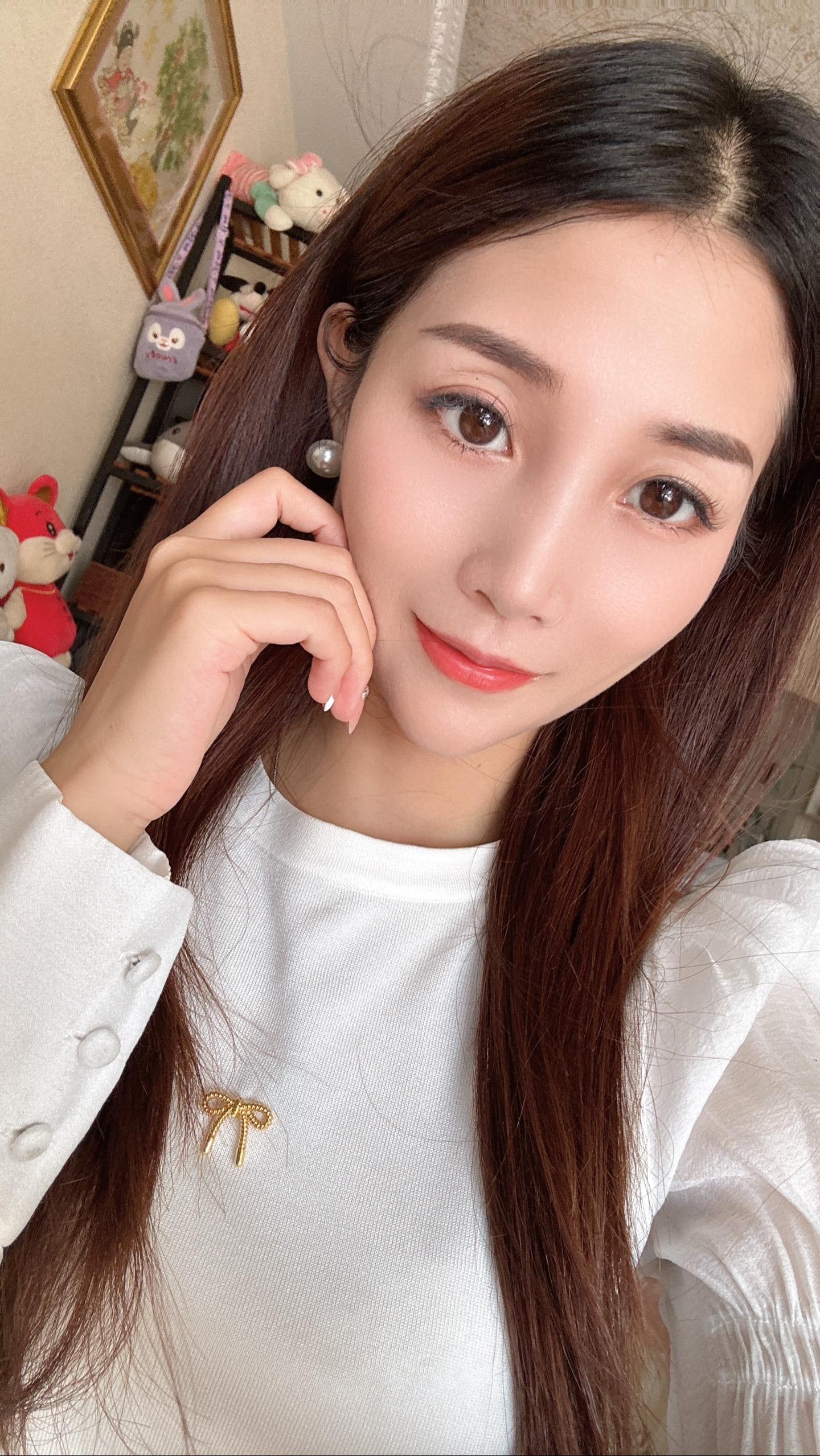 “不知是这个季节忽然让人情绪低落，还是原本心里就藏着许多不尽人意的事...