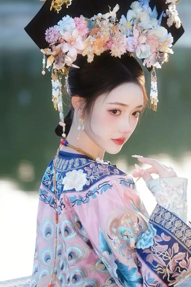 结婚之前靠两个人的吸引力，
结婚之后靠两个人的忍耐力。
美满的婚姻，
从来都不需