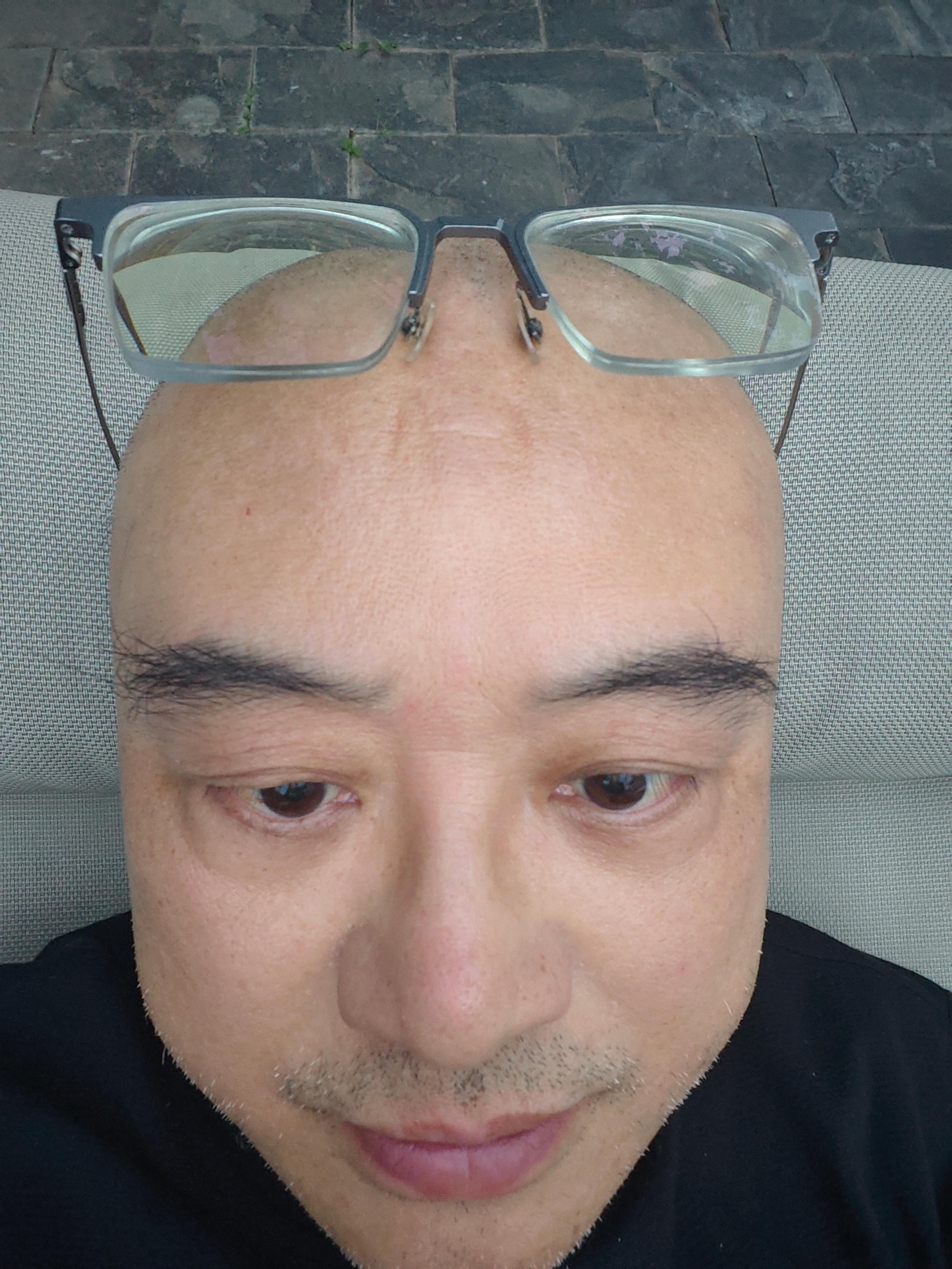 今天不凉快，很闷热。看样子要下雨。 