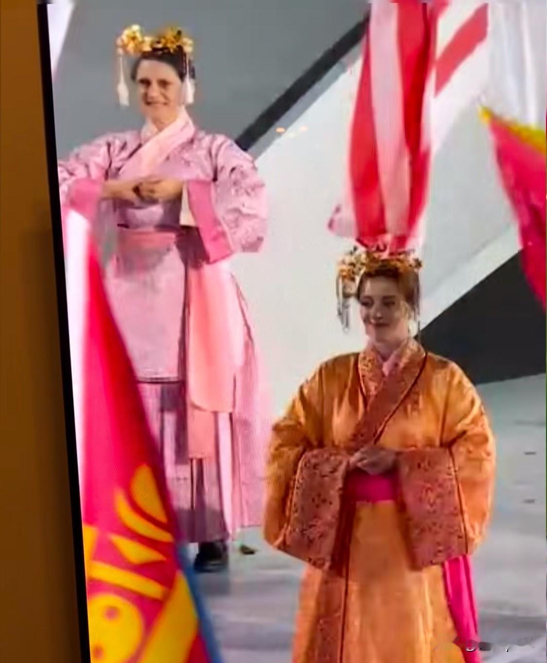 米兰冬奥会不但成为中国海外冬奥奖牌最多的一届，而且还是汉服第一次出现在海外奥运会