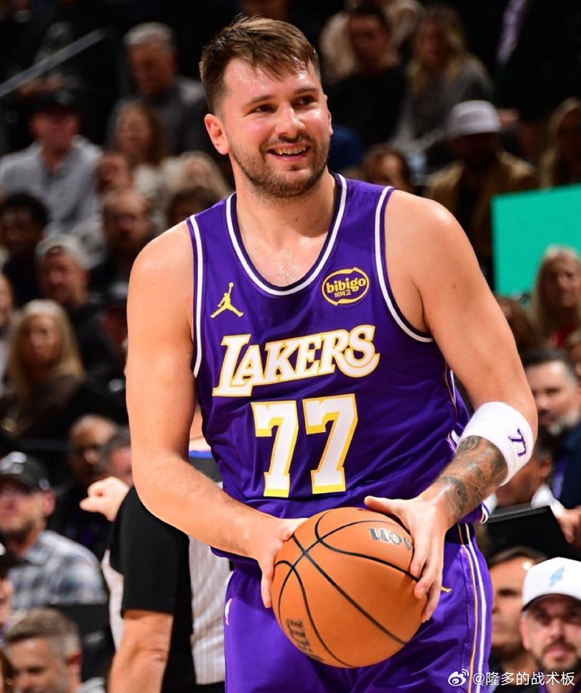 Shams：东契奇的第16次技术犯规已被撤销！他可以出战明日对阵活塞的比赛。 