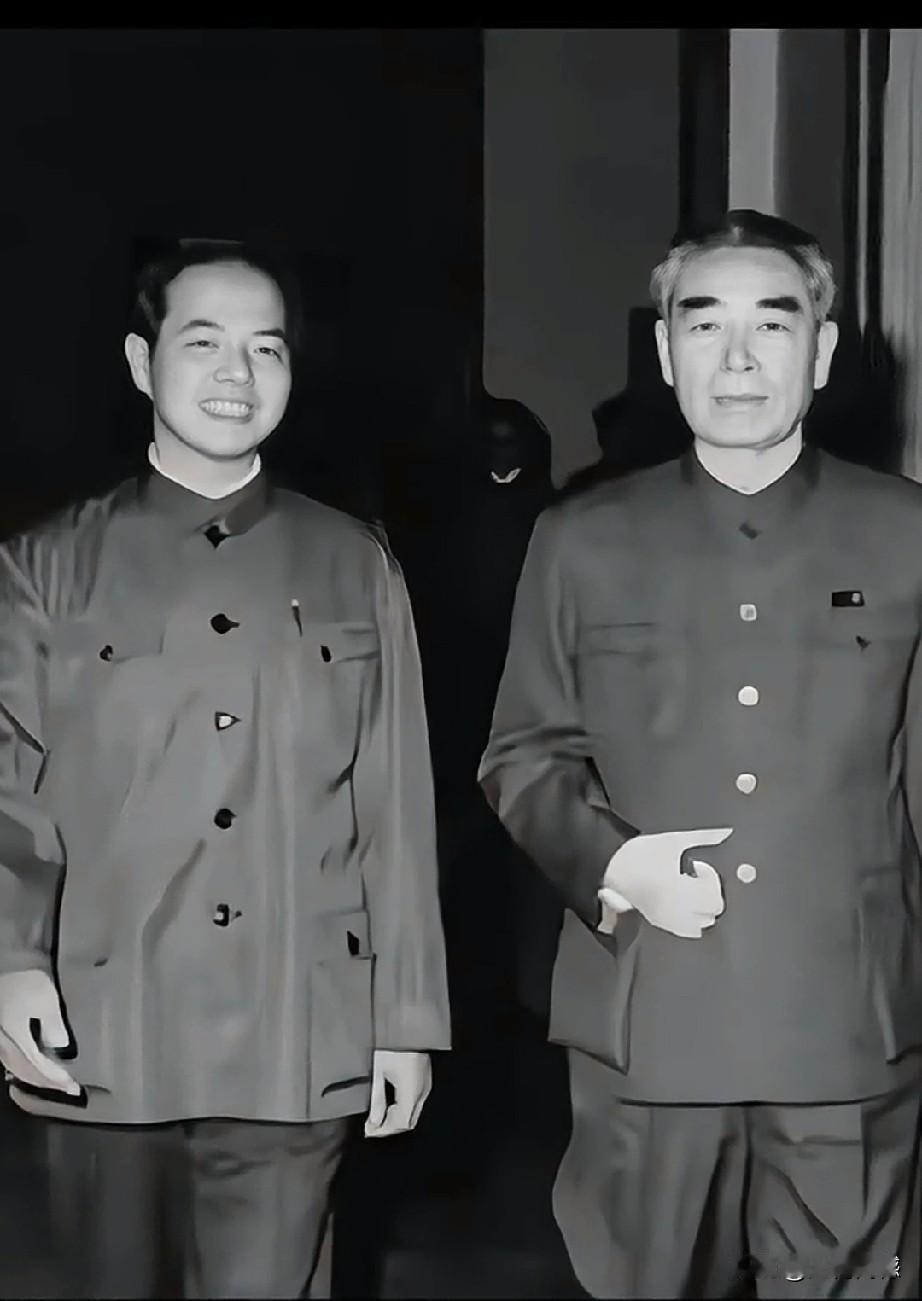 周总理和李政道博士的这张合影，看着特别的有精气神，周总理对这些海外游子是非常关心