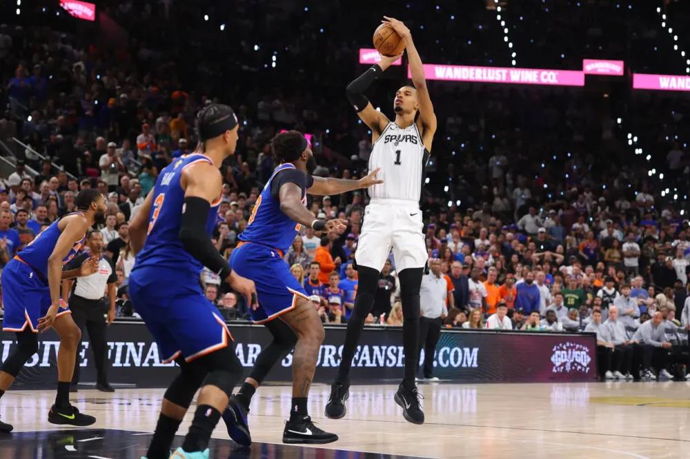 等了53年，纽约真的站到了最后。

北京时间6月14日，NBA总决赛G5，尼克斯