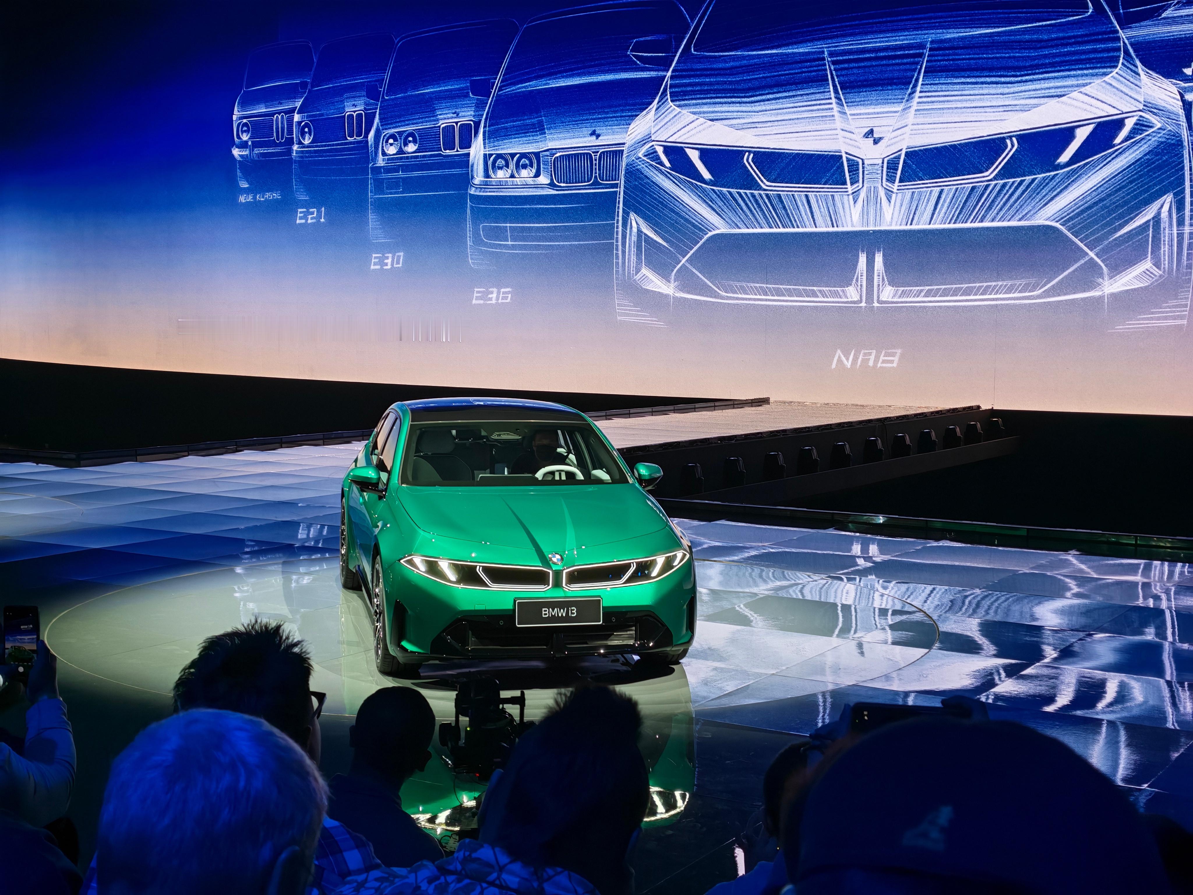 新款3系长这样了现场看太科幻了难以想象走在路上回头率得多高汽车BMW品牌之夜BM