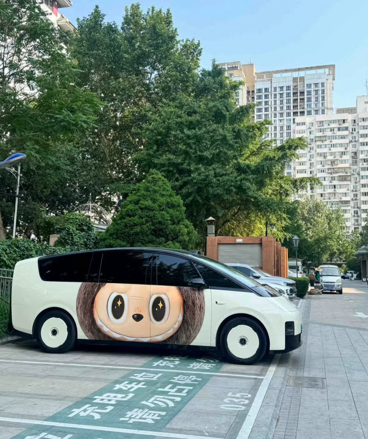 labubu 为啥这么火，有懂行的么？[挖鼻]MEGA都贴上了 ​​​