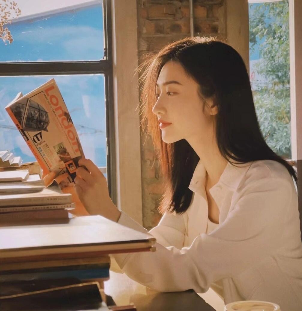 #景甜取关了张继科#估计是忘了，三百多个关注呢，他又不发东西，首页看不到，那怎么