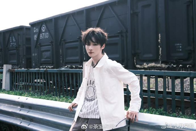 余宇涵首次个人演唱会 终于等到余宇涵首次个人演唱会的官宣！他的努力大家都看得见，