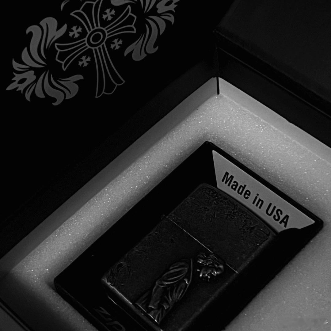 情感  我盯着聊天记录被泪水模糊了视线 