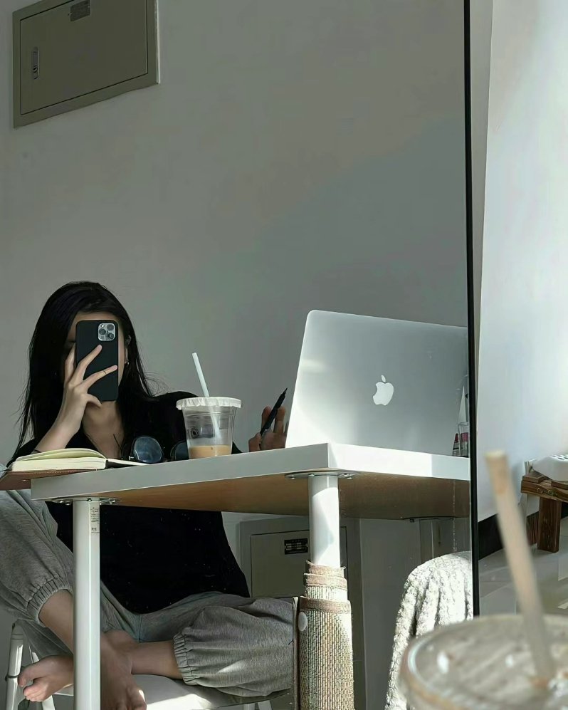 路还远 有点怕 但是没办法 你是大人了 希望以后你在独自撑伞的日子里 能够顺顺利