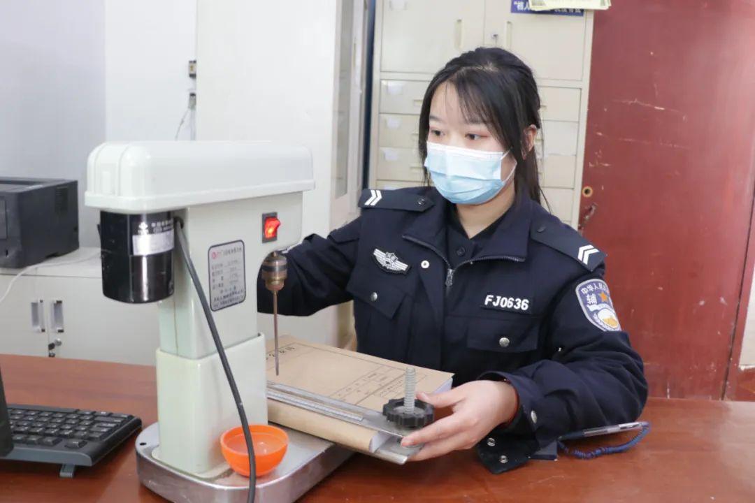 女生考派出所文职辅警怎么样？

这是个工作稳定、环境较安全的选择，很适合追求工作