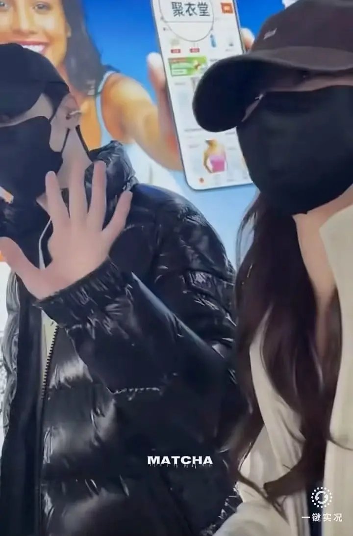 手粘一起了是这样🥰手分不开一点😇心动的信号[超话] ​​​