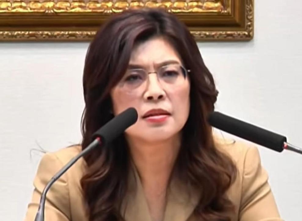 郑丽文现在估计肠子都悔青了。她后悔的不是向日本灾区伸了援手，也不是以个人名义捐了