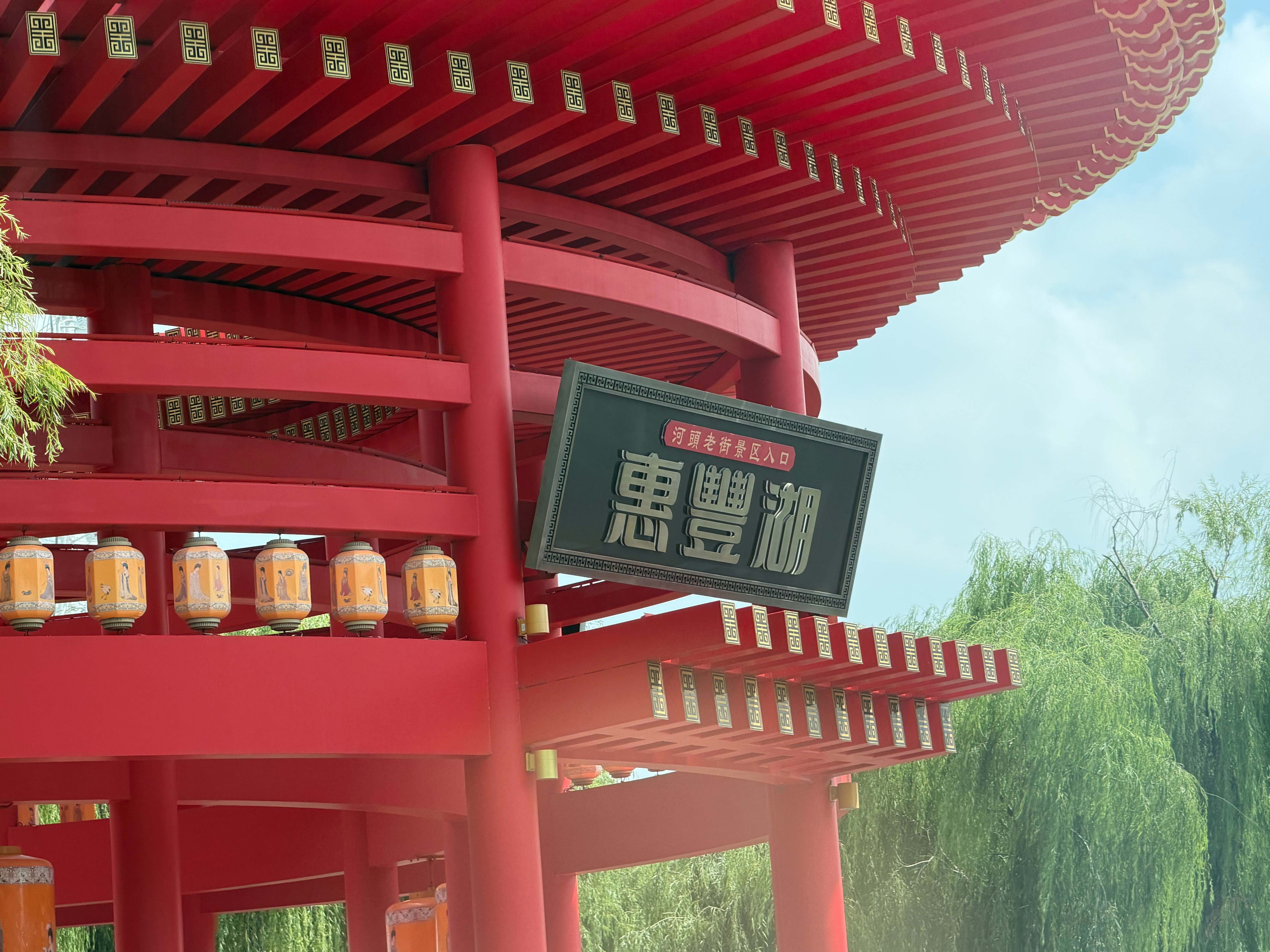 我再也不会在七八月份出门旅游了 哪里都好热还不如在家里吹空调 