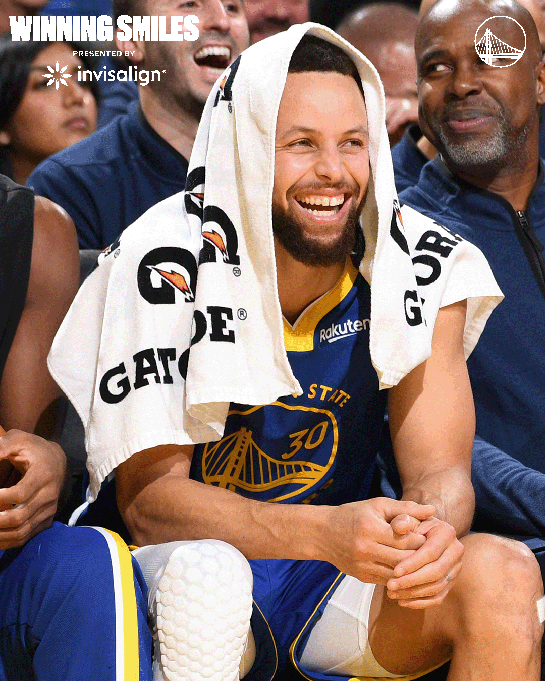 勇士晒库里&梅尔顿大笑照庆祝战胜开拓者：赢球之后笑容满面