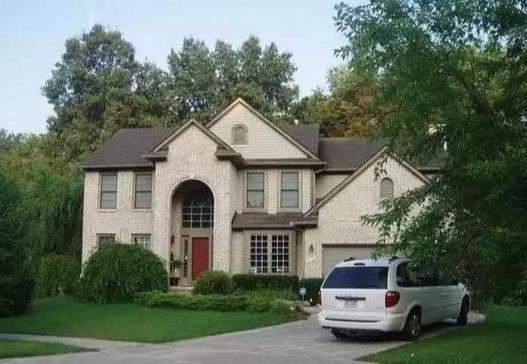 美国有钱人为什么不到中国过安全的日子？
 
美国枪击、零元购频发，富人区却高墙林