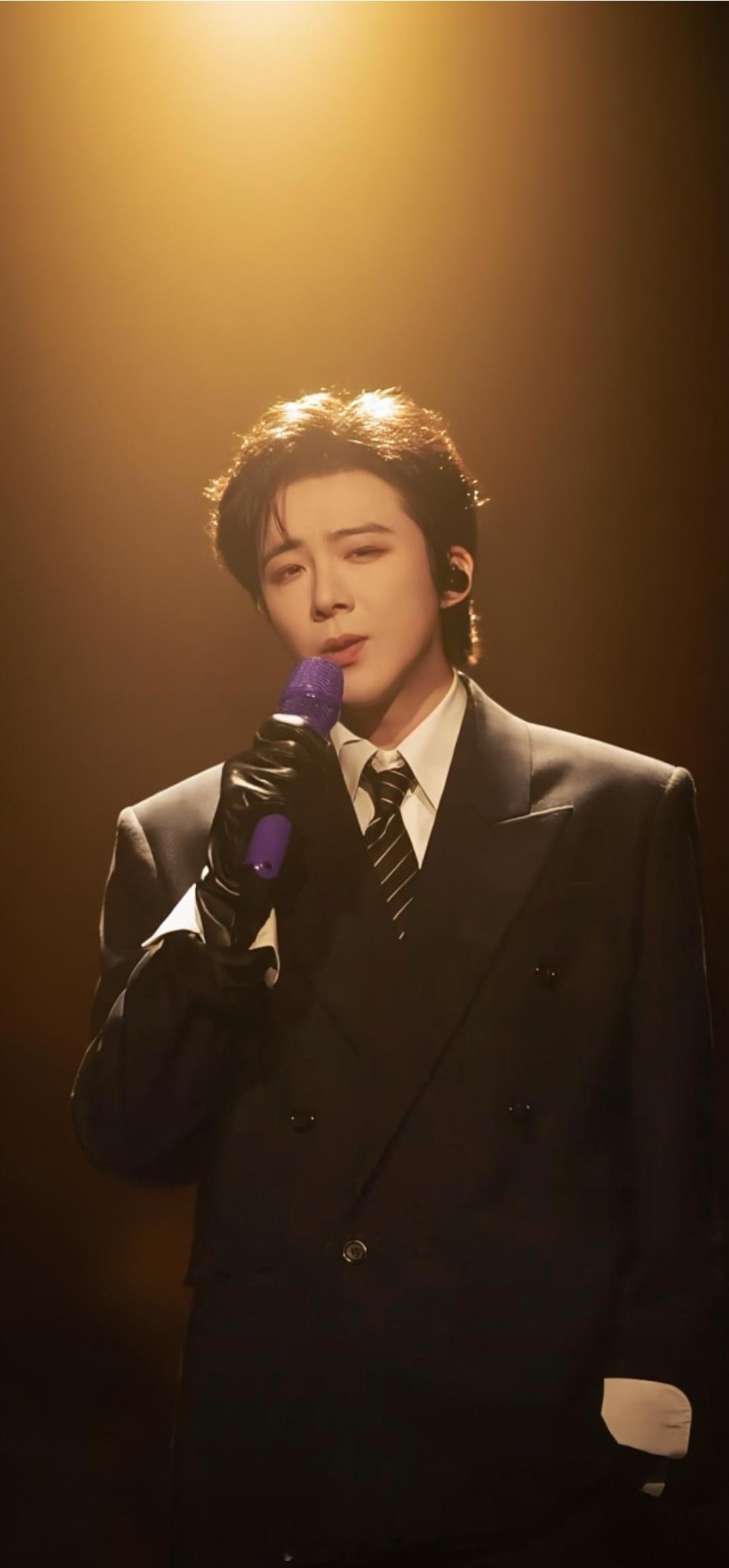 刘宇宁的2025巡演 🐾刘宇宁玫瑰丛生 🐾摩登兄弟 当他站在光里，握着紫色话