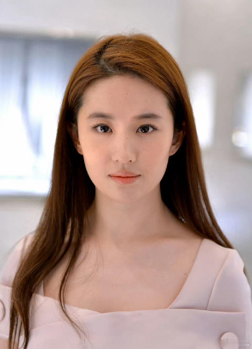 “感觉刘亦菲的眼睛才是她的五官之首” ​​​