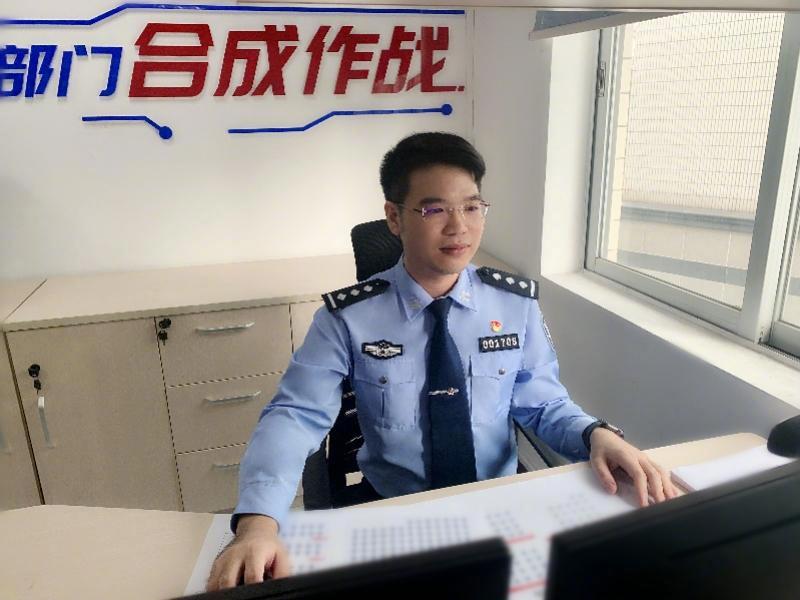 【#广东刑警林鸿升入围新时代青年先锋奖公示#！抓获嫌疑人万余名】3月23日，南都