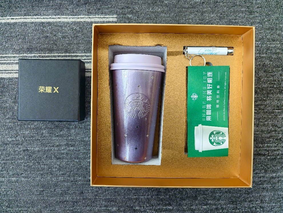 厂商荣耀送的周边，随意评论抽1位送出一套。 