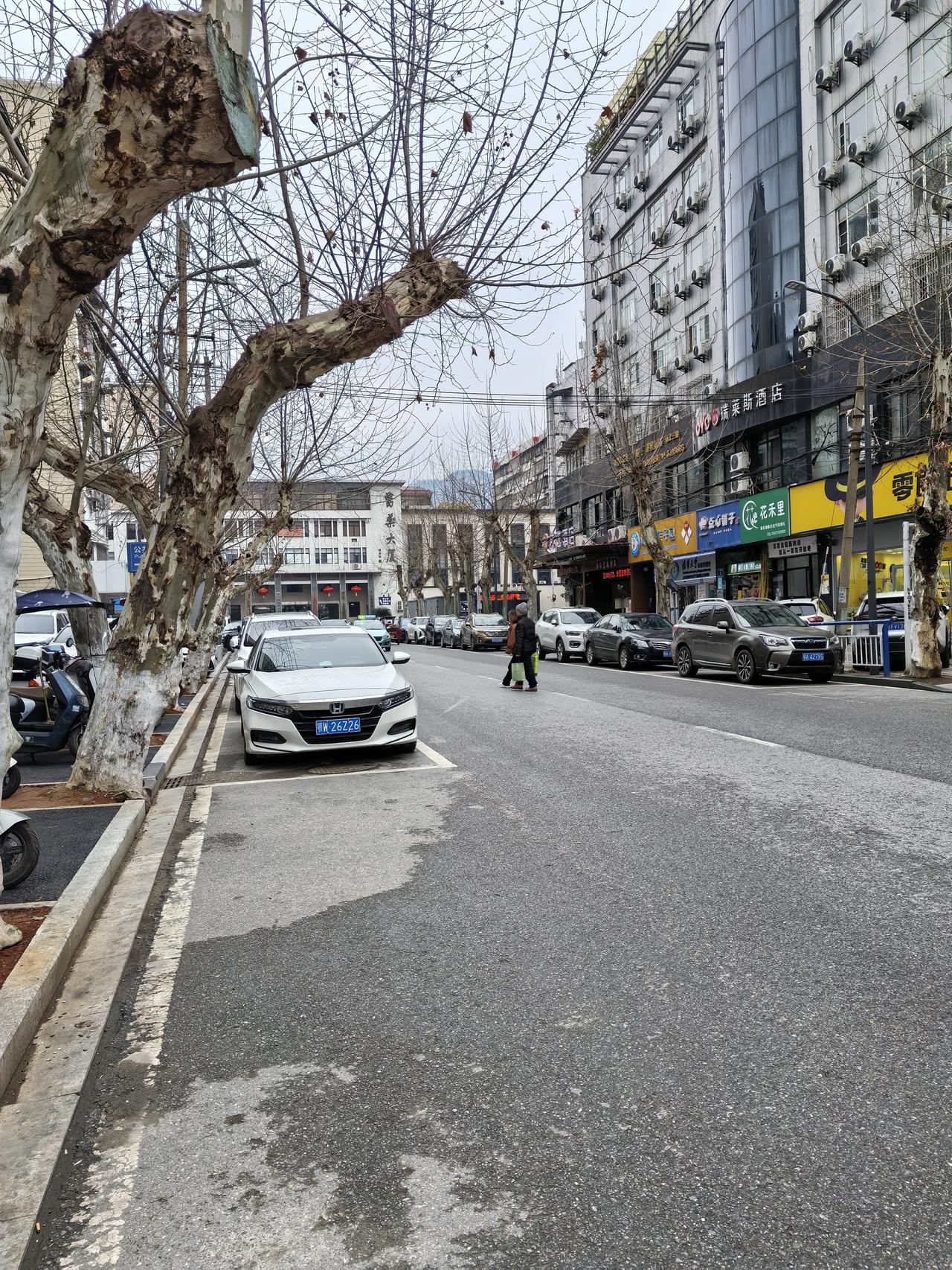 人生怎样过才有意义，这是个永恒话题。网上总有人觉得得搞出大动静、实现财务自由才行