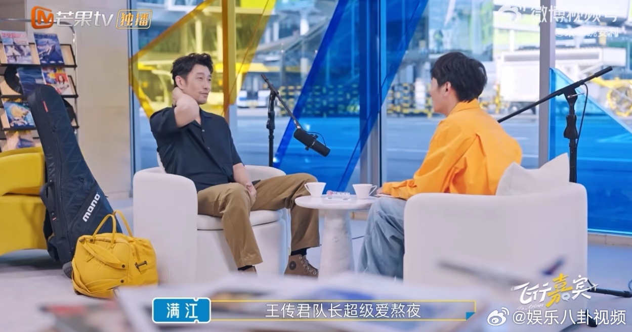 满江说王传君熬夜开会到凌晨四点 认真对待作品的人自带光芒，王传君熬夜开会打磨内容