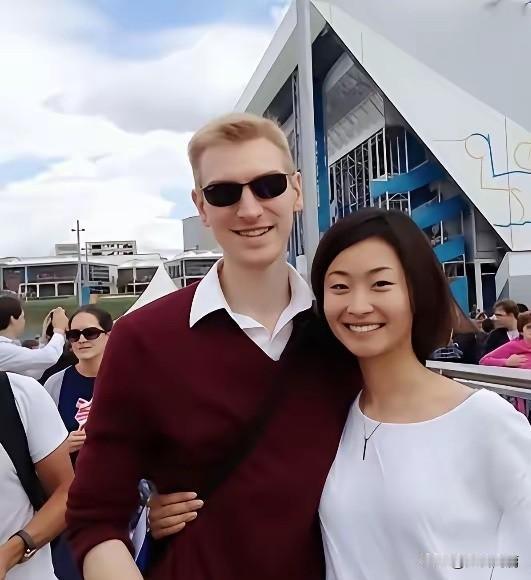 有人说敬一丹的家人为什么不出来辟谣病情？
其实要我说，人家就想安安静静的养病，根