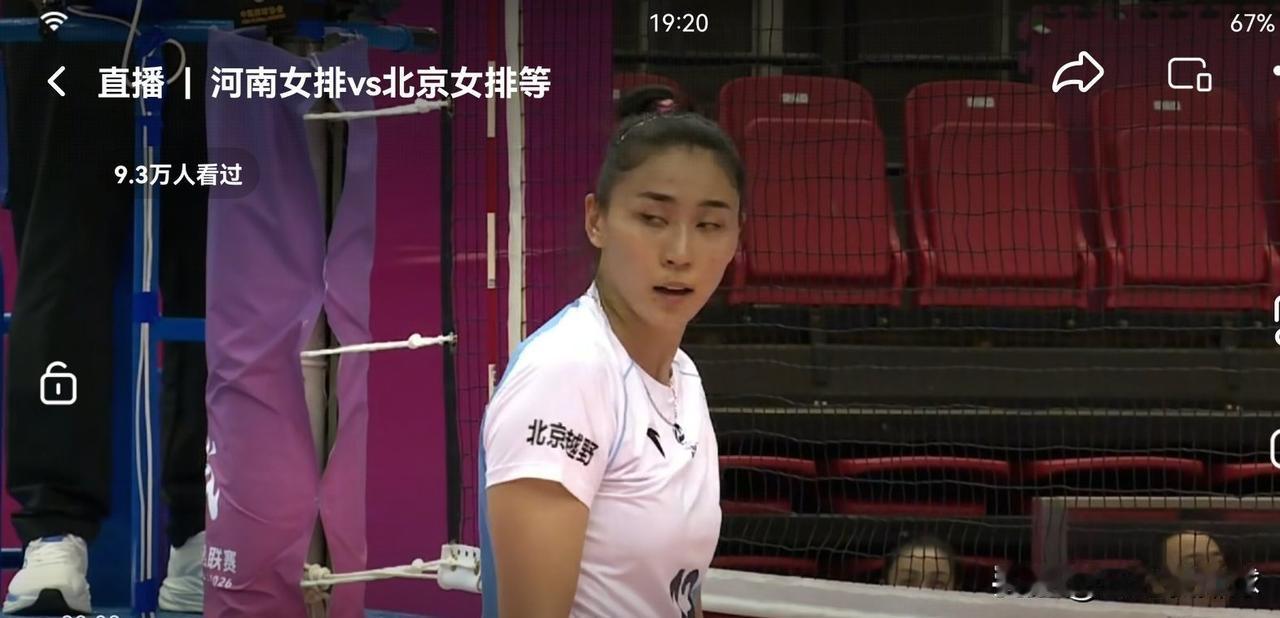 金烨狠狠地扣球+吊球，助力北京女排迎来首胜。
而河南女排2连败！
河南1：3北京