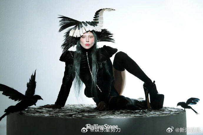 Lady Gaga采访中透露自己和未婚夫波兰斯基计划很快结婚，“要么在巡演期间，