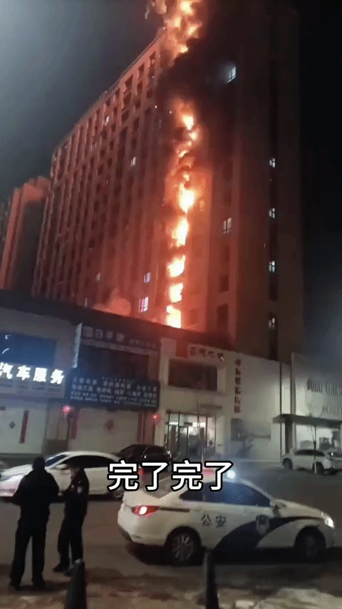 #黑龙江佳木斯一高层建筑起火#受邀讨论佳木斯三江商贸城E区2号楼高层着火事件，我