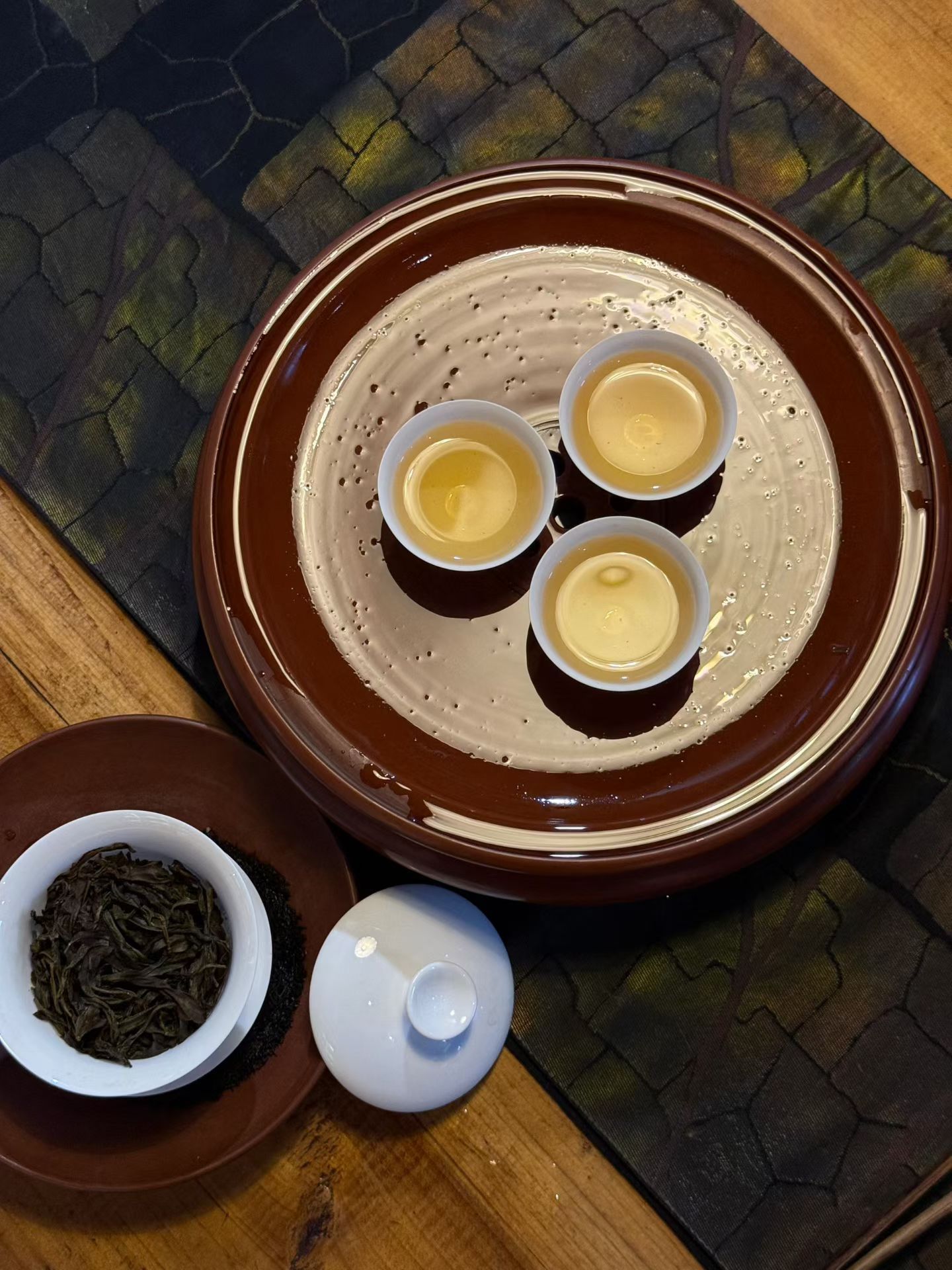茶道  一盏茶的时间，短暂抽离喧嚣，清空杂念、沉淀心神。心稳了，思路便清晰了，学