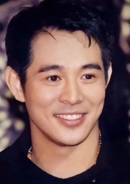 李连杰说成龙甄子丹吴京不可复制李连杰硬核点评几位功夫演员，四人武打风格各具特色，