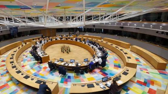 真不给泽连斯基面子
3月19日欧盟峰会上，泽连斯基正在发言，欧尔班直接起身离场，