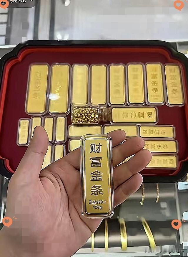 大量持有黄金的人，
现在血压都要飙升到180了！
​8月14日，大盘金价从952