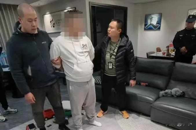 福建这回动真格了，一大批人栽在“六合彩”上，头家、收码的、买码的，一锅端。
 
