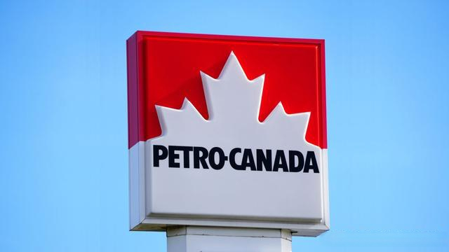 加拿大联邦政府和主要产油省艾伯塔省签了个合作文件，打算一起推动建一条新的输油管道