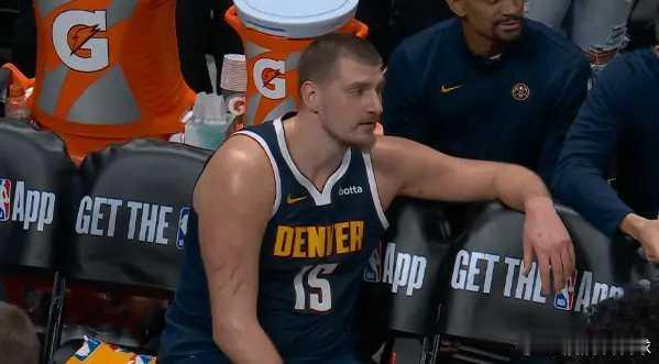 12月16日NBA常规赛继续进行，丹佛掘金队（19胜6负）继续连胜。约基奇送出3