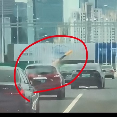 卧槽！人没事吧！ 这种情况该谁来负责任？