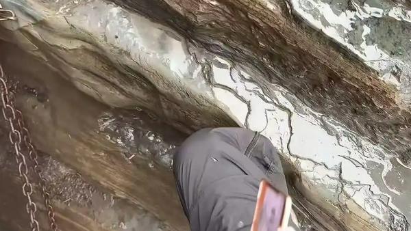 近日，贵州梵净山红云金顶景区的90°垂直天梯在网络上引发广泛关注，一段攀爬视频累