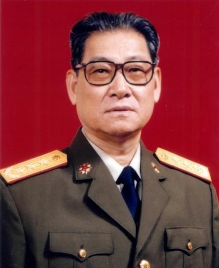 1985年李九龙直接由军长，破格提拔为济南军区司令员。当了5年大军区司令员，李九