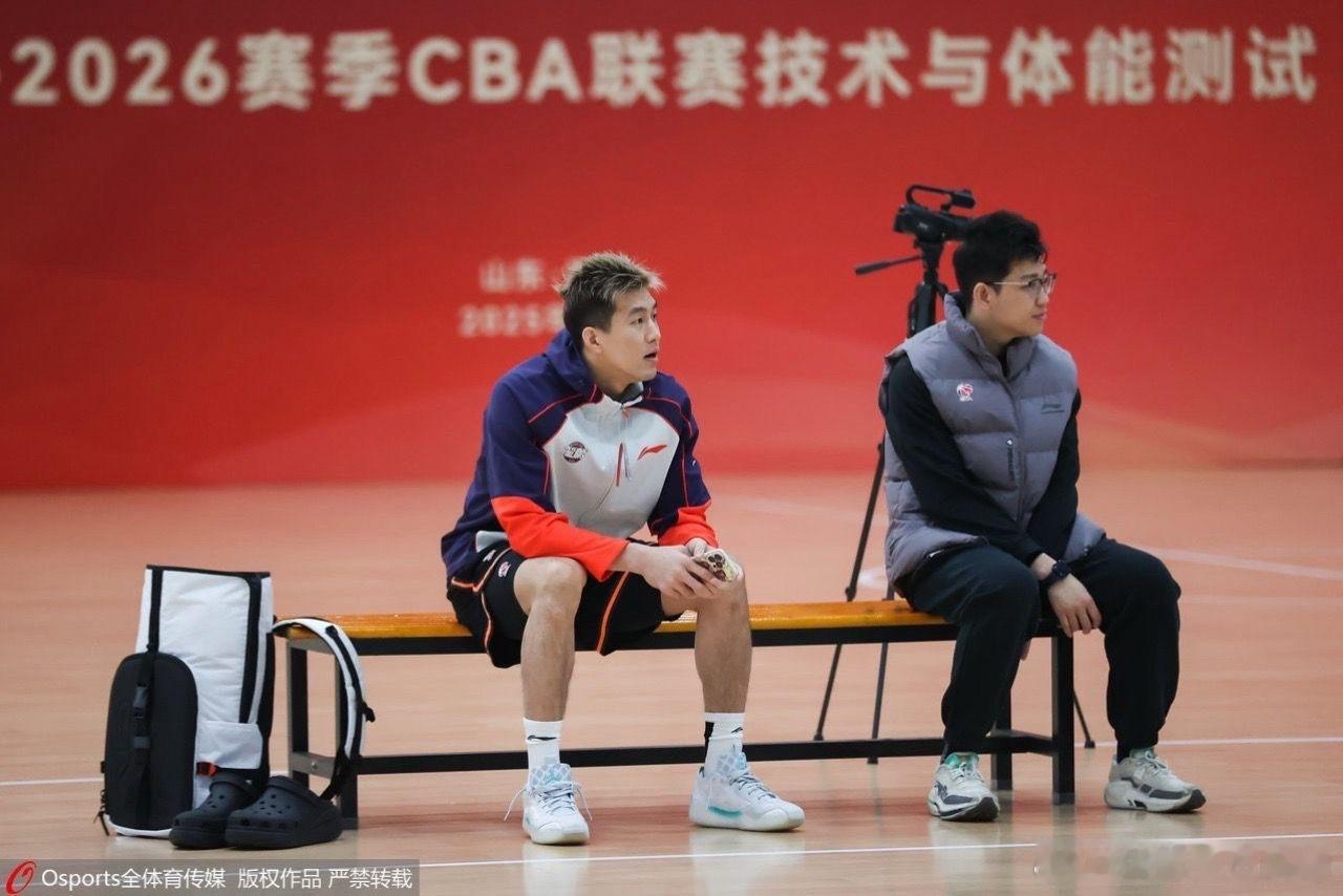 11月23日，郭艾伦体测相关照片！