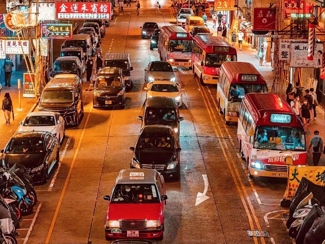 金价会跌，油价会涨，生活本就是起起落落，没有谁能一直顺遂，也没有谁会永远低谷。