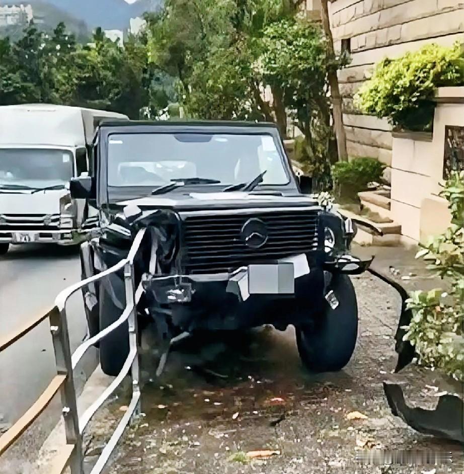 惊魂！陈可辛驾车遇“狗”祸，城市安全警钟敲响！

2025年11月11日12点0