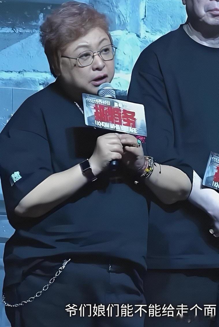 韩红不明白的是：朋友的朋友不是朋友。
何况别人与你也不见得都是朋友，为啥还要为你