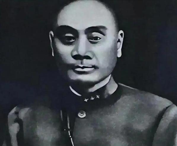 1935 年，四川王刘湘去见蒋介石，一进门撞见老同学贺国光把脚翘在沙发上，神态随